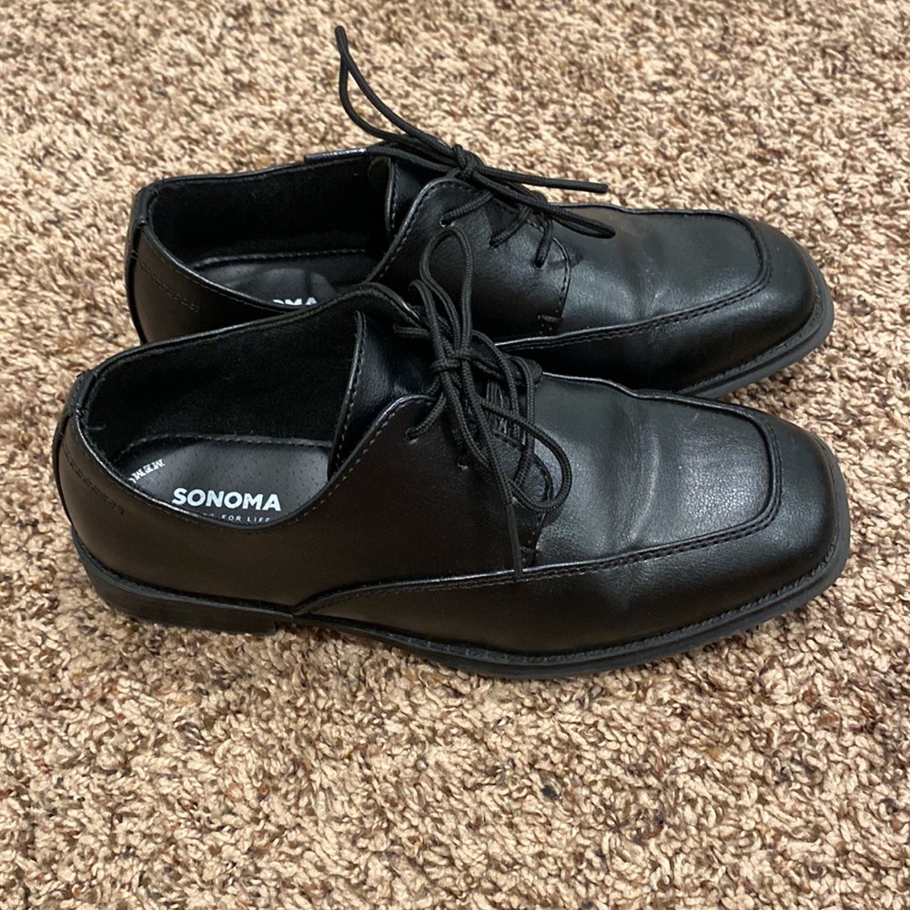 Shoes - Picture 2 of 4